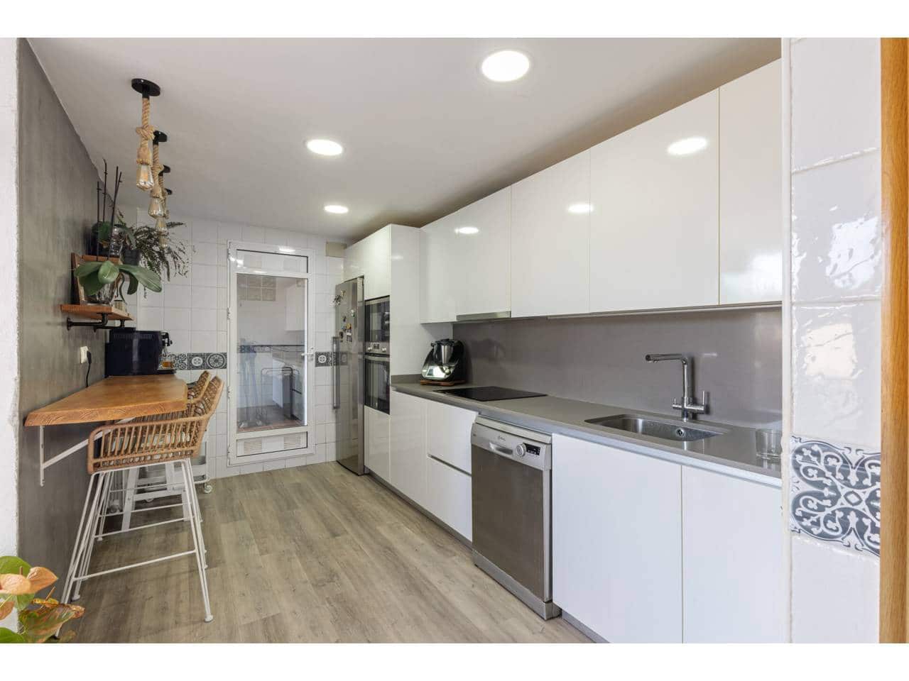 4 sovrum Semi-fristående Villa till salu i La Pobla de Vallbona med pool - 485 000 € (Ref: 9211605)