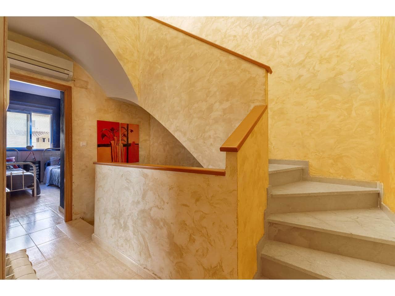 4 sovrum Semi-fristående Villa till salu i La Pobla de Vallbona med pool - 485 000 € (Ref: 9211605)