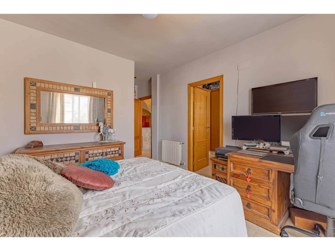 4 sovrum Semi-fristående Villa till salu i La Pobla de Vallbona med pool - 485 000 € (Ref: 9211605)