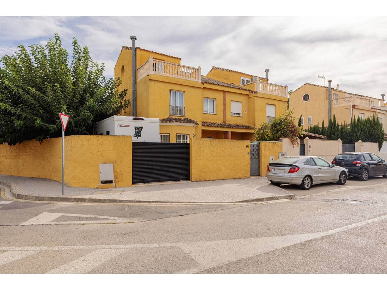 4 makuuhuone Paritalo myytävänä paikassa La Pobla de Vallbona mukana uima-altaan - 475 000 € (Ref: 9211605)