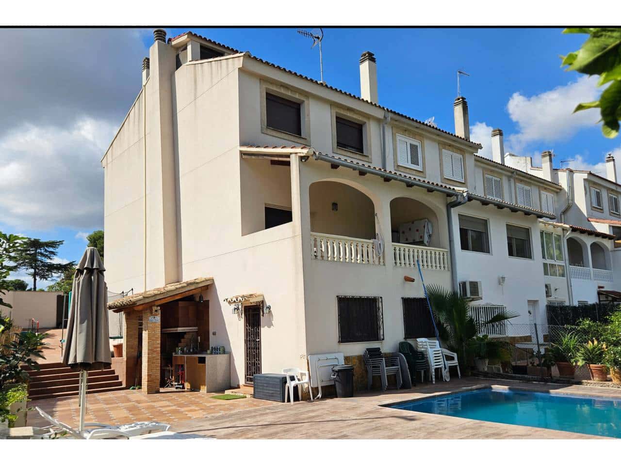 4 soveværelse Semi-Rækkehus til salg i Torrent med swimmingpool garage - € 615.000 (Ref: 9308100)