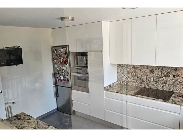 4 chambre Villa/Maison Semi-Mitoyenne à vendre à Torrent avec piscine garage - 615 000 € (Ref: 9308100)