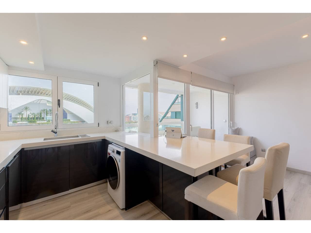 2 bedroom Flat for sale in Valencia city with pool garage - € 730,000 (Ref: 9308104)