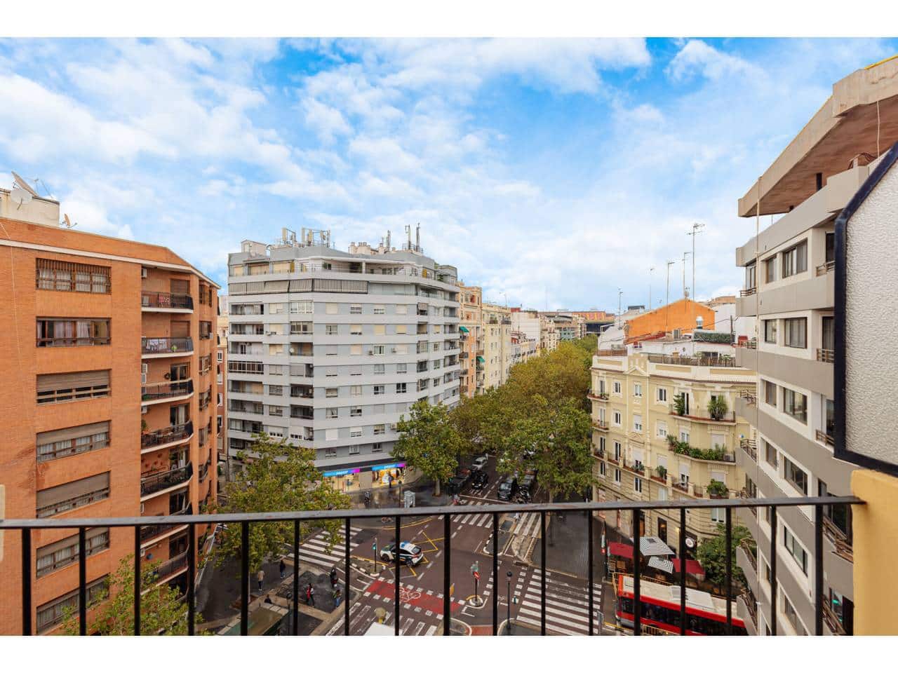 3 bedroom Flat for sale in Valencia city - € 480,000 (Ref: 9311886)
