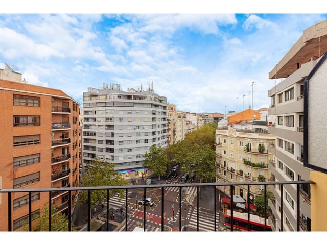 3 soveværelse Lejlighed til salg i Exposicio, Valencia by - € 480.000 (Ref: 9311886)