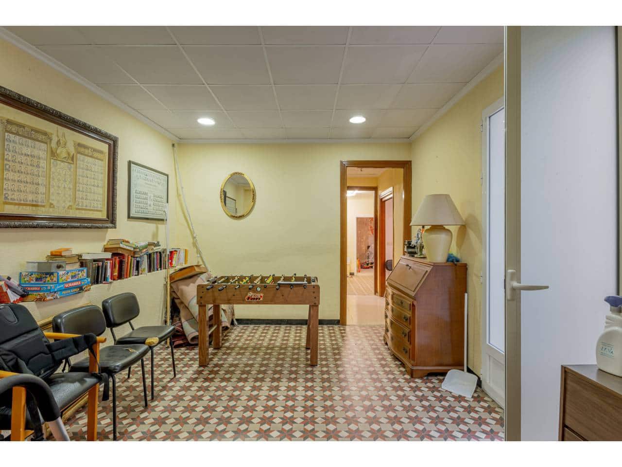 9 bedroom Flat for sale in Valencia city - € 495,000 (Ref: 9311888)