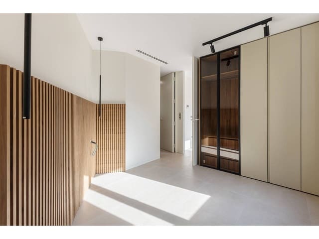 3 soveværelse Lejlighed til salg i La Gran Via, Valencia by - € 680.000 (Ref: 9358065)