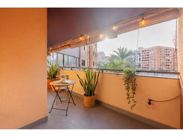 3 bedroom Flat for sale in Valencia city with garage - € 480,000 (Ref: 9389841)