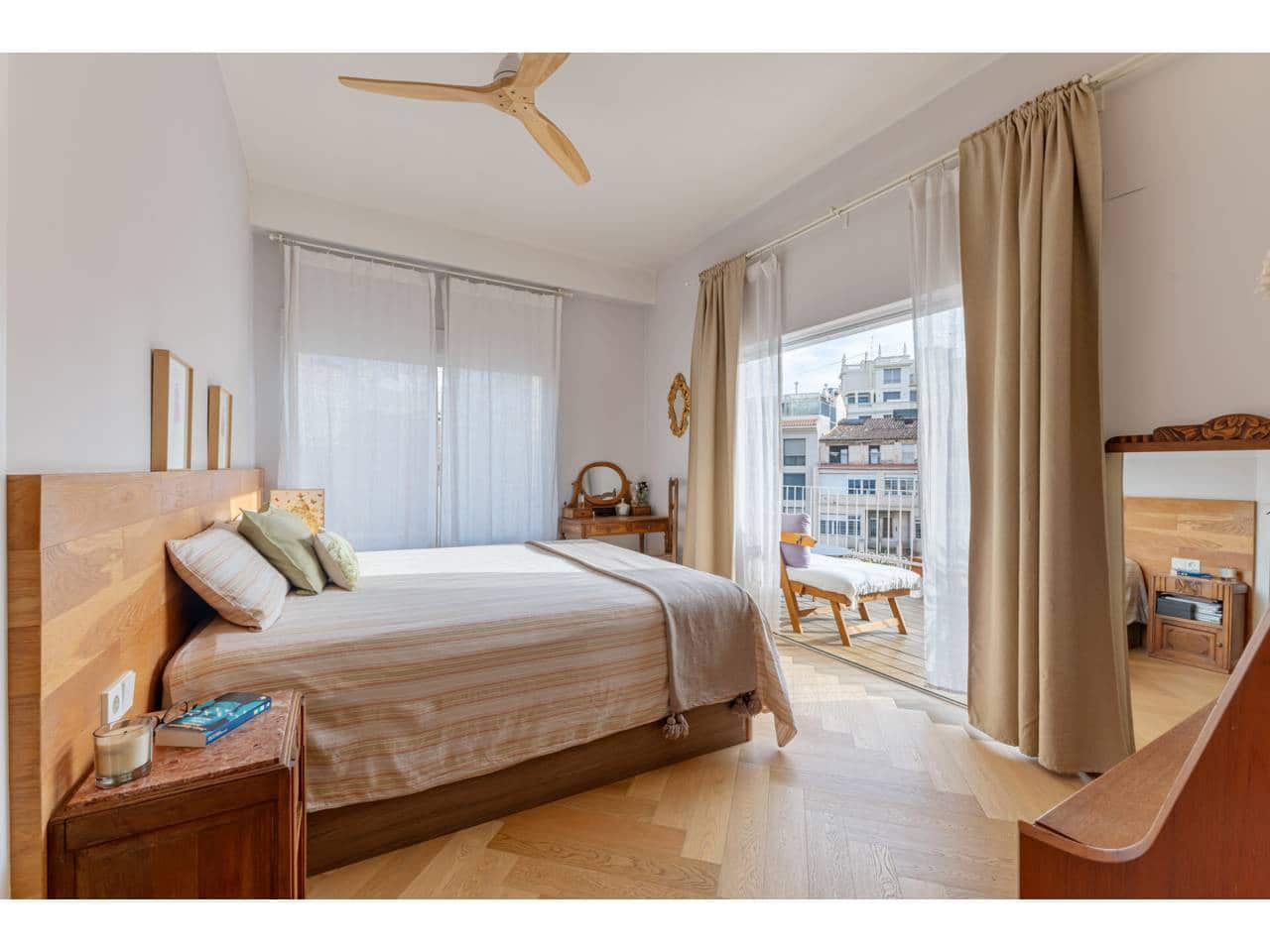 4 bedroom Flat for sale in Valencia city - € 995,000 (Ref: 9400211)