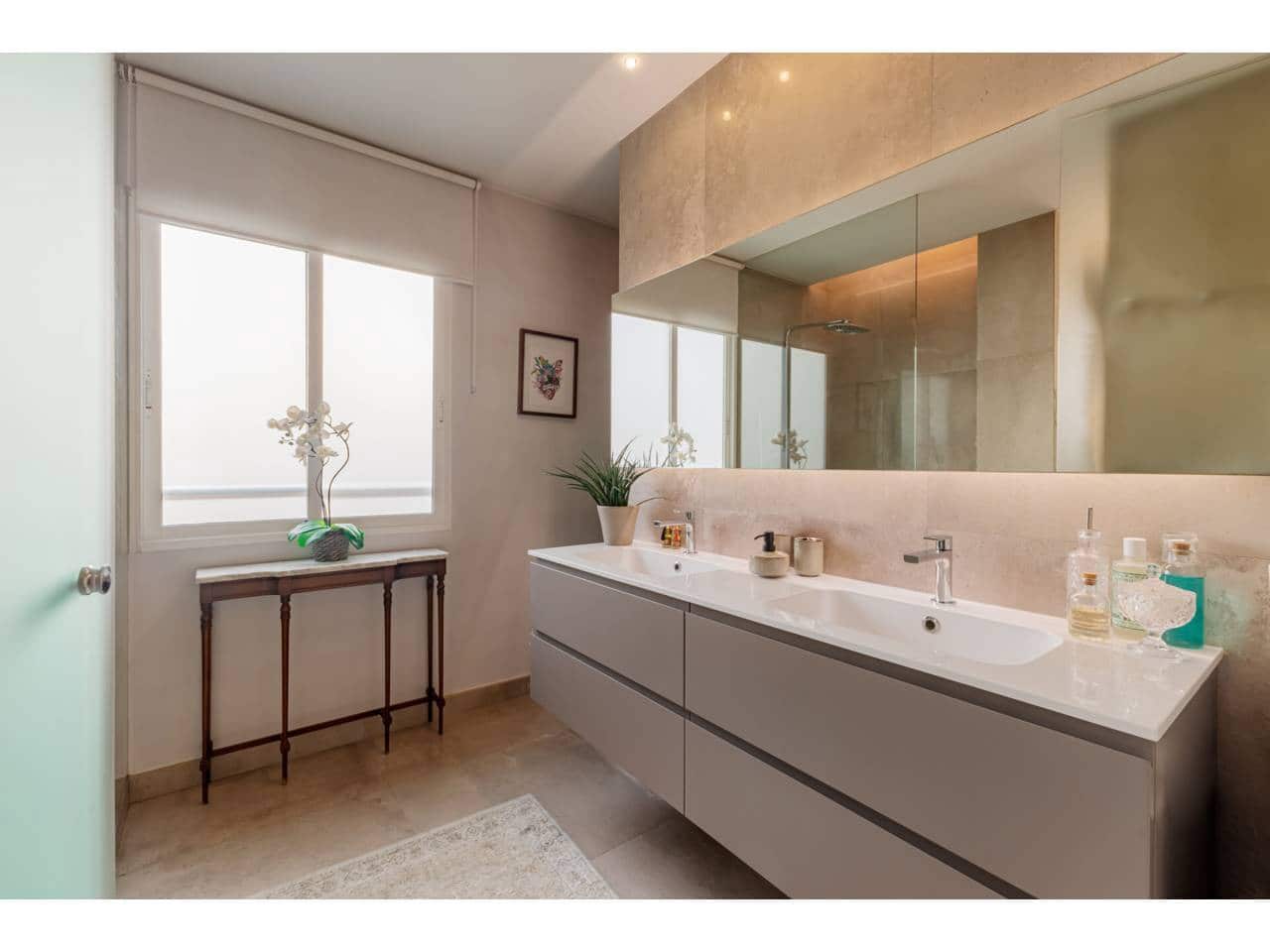 4 bedroom Flat for sale in Valencia city - € 995,000 (Ref: 9400211)