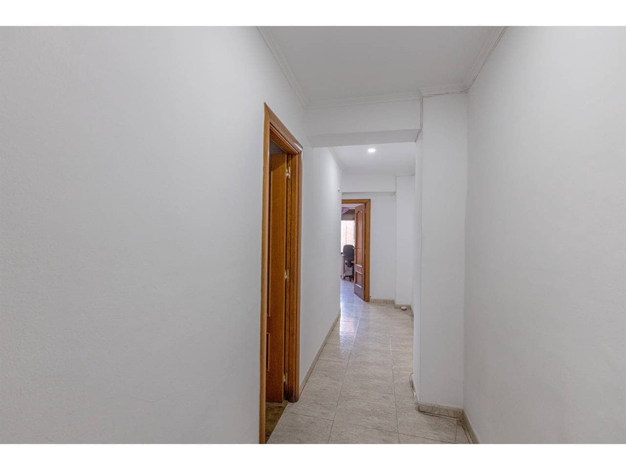 3 bedroom Flat for sale in Mislata - € 220,000 (Ref: 9539697)