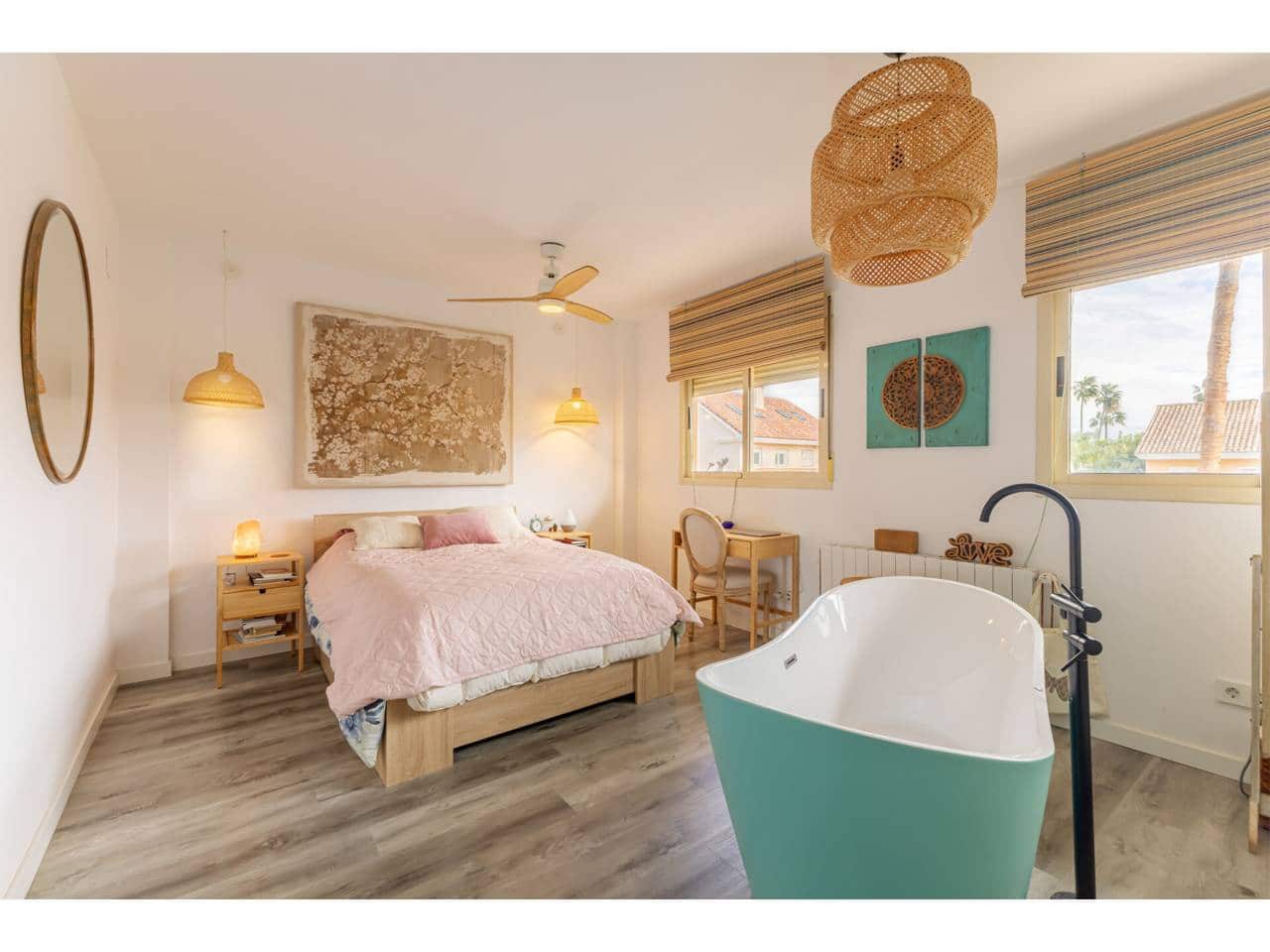 3 chambre Villa/Maison Semi-Mitoyenne à vendre à Rocafort avec piscine garage - 775 000 € (Ref: 9618511)