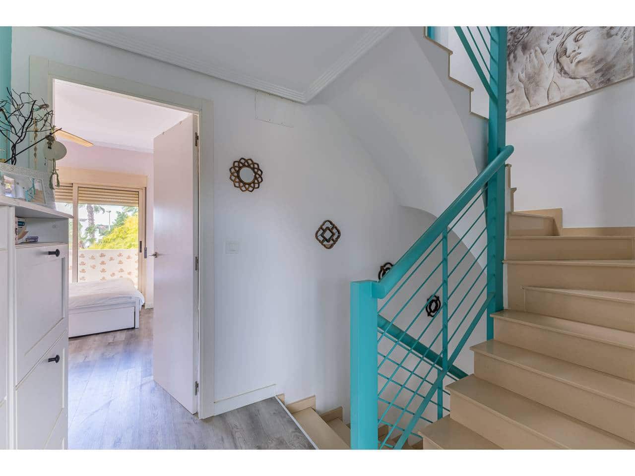 3 chambre Villa/Maison Semi-Mitoyenne à vendre à Rocafort avec piscine garage - 775 000 € (Ref: 9618511)