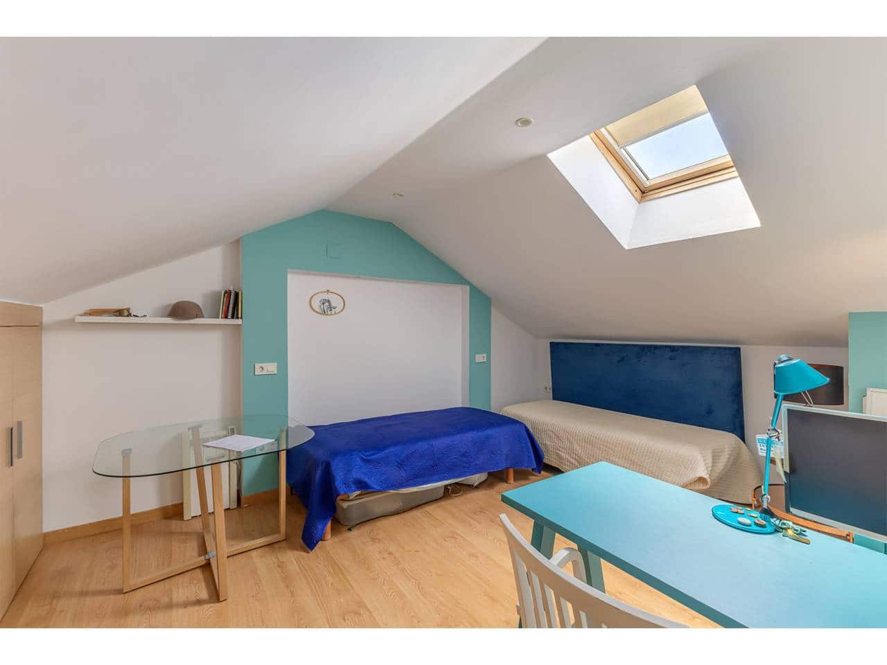 3 chambre Villa/Maison Semi-Mitoyenne à vendre à Rocafort avec piscine garage - 775 000 € (Ref: 9618511)