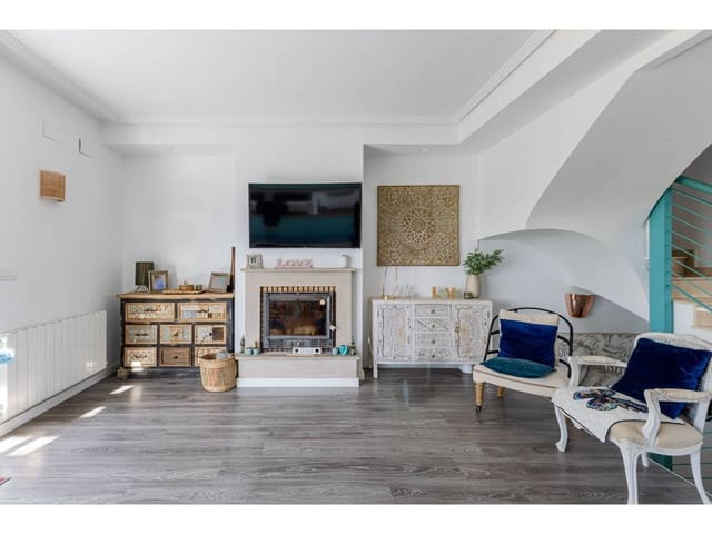 3 chambre Villa/Maison Semi-Mitoyenne à vendre à Rocafort avec piscine garage - 775 000 € (Ref: 9618511)