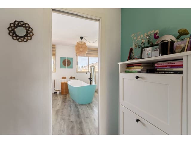 3 chambre Villa/Maison Semi-Mitoyenne à vendre à Rocafort avec piscine garage - 775 000 € (Ref: 9618511)