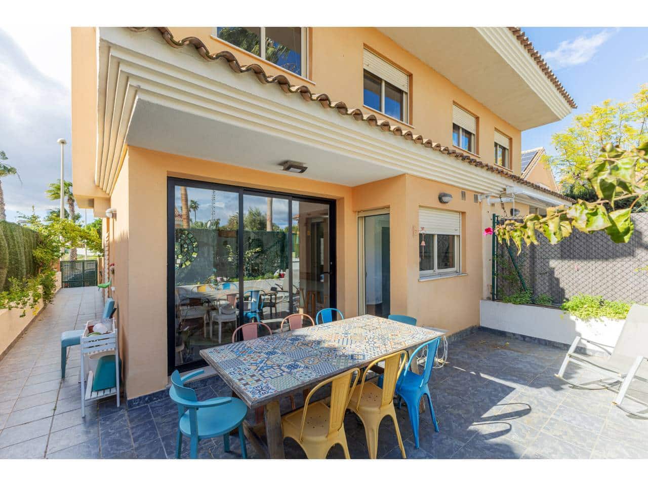 3 chambre Villa/Maison Semi-Mitoyenne à vendre à Rocafort avec piscine garage - 775 000 € (Ref: 9618511)