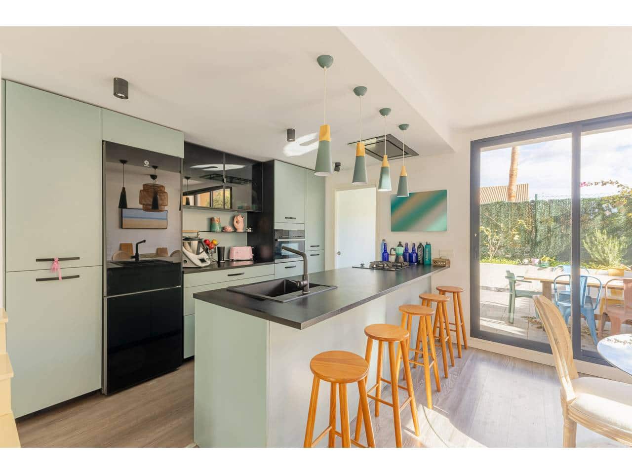 3 chambre Villa/Maison Semi-Mitoyenne à vendre à Rocafort avec piscine garage - 775 000 € (Ref: 9618511)