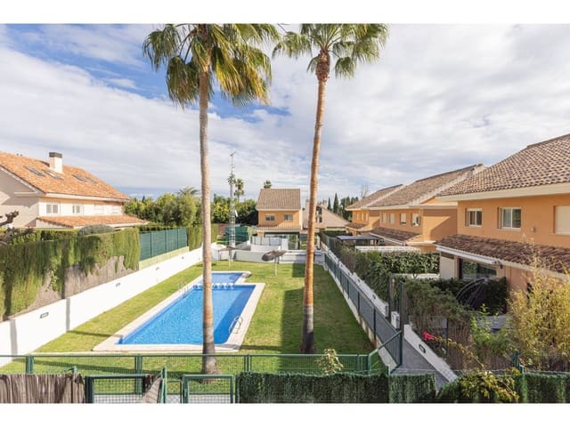 3 chambre Villa/Maison Semi-Mitoyenne à vendre à Rocafort avec piscine garage - 775 000 € (Ref: 9618511)