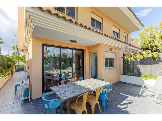 3 chambre Villa/Maison Semi-Mitoyenne à vendre à Rocafort avec piscine garage - 775 000 € (Ref: 9618511)