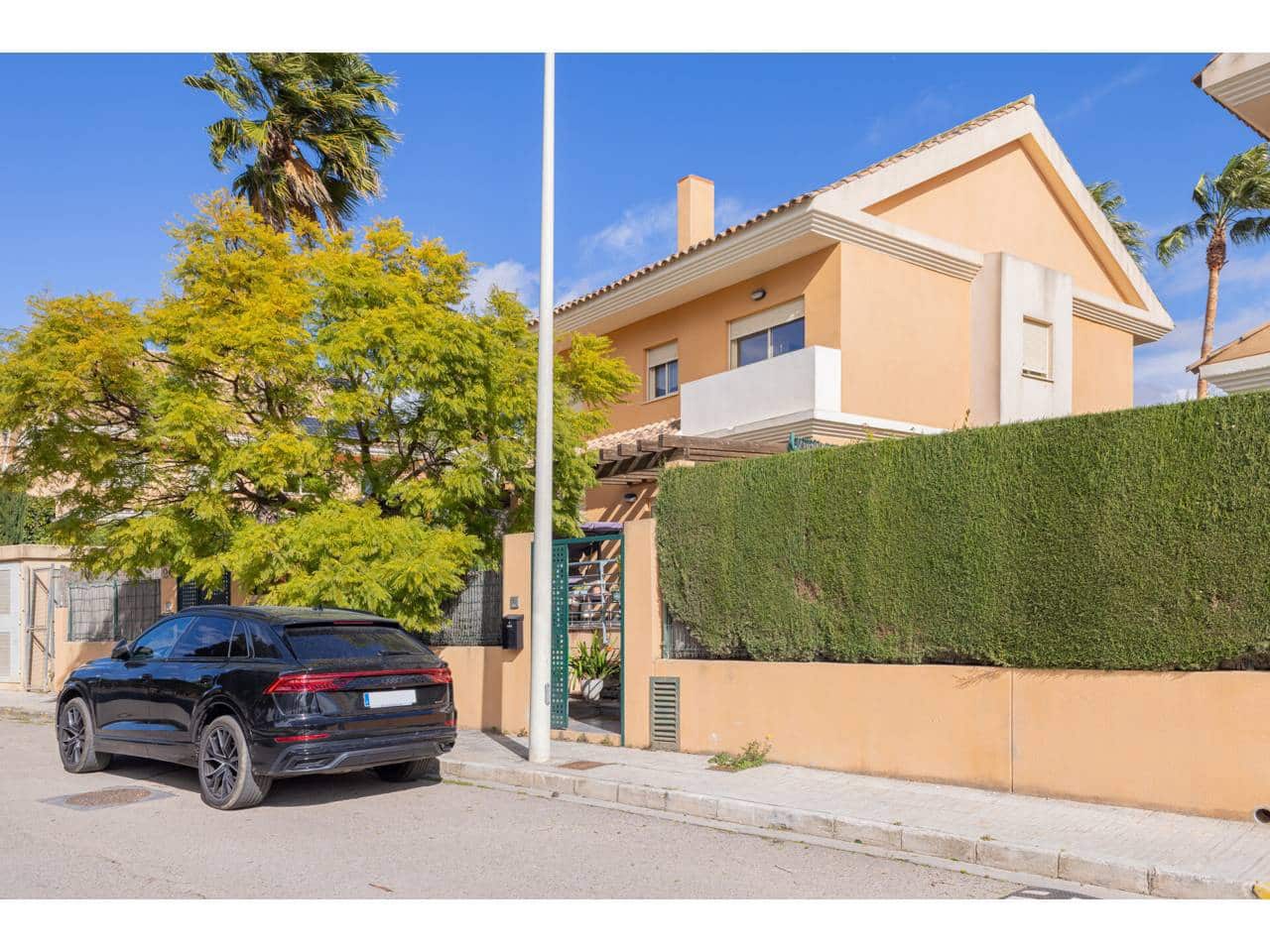 3 chambre Villa/Maison Semi-Mitoyenne à vendre à Rocafort avec piscine garage - 775 000 € (Ref: 9618511)