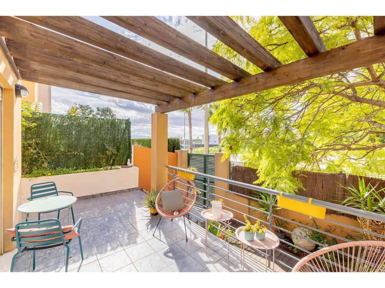 3 chambre Villa/Maison Semi-Mitoyenne à vendre à Rocafort avec piscine garage - 775 000 € (Ref: 9618511)