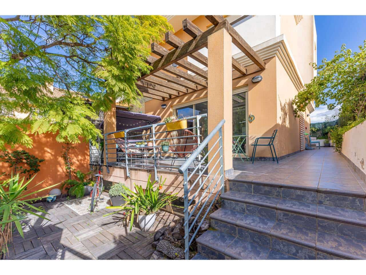 3 chambre Villa/Maison Semi-Mitoyenne à vendre à Rocafort avec piscine garage - 775 000 € (Ref: 9618511)