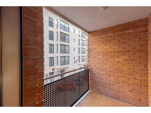 2 bedroom Flat for sale in Valencia city with garage - € 425,000 (Ref: 9618512)