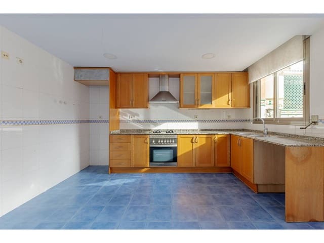 2 bedroom Flat for sale in Valencia city with garage - € 425,000 (Ref: 9618512)