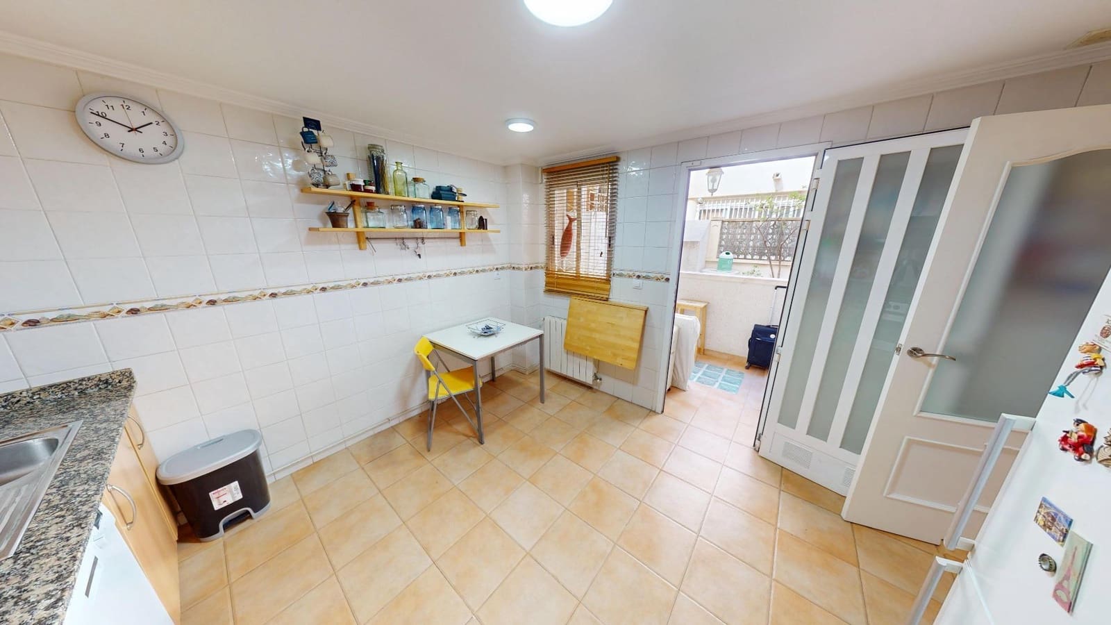 3 soveværelse Rækkehus til leje i Alicante by med swimmingpool garage - € 1.950 (Ref: 9583356)