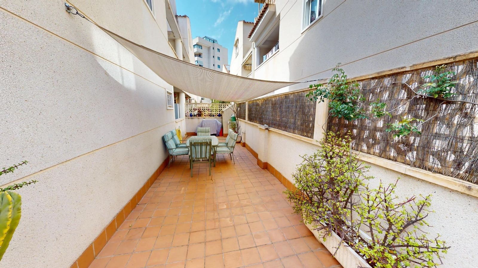 3 soveværelse Rækkehus til leje i Alicante by med swimmingpool garage - € 1.950 (Ref: 9583356)