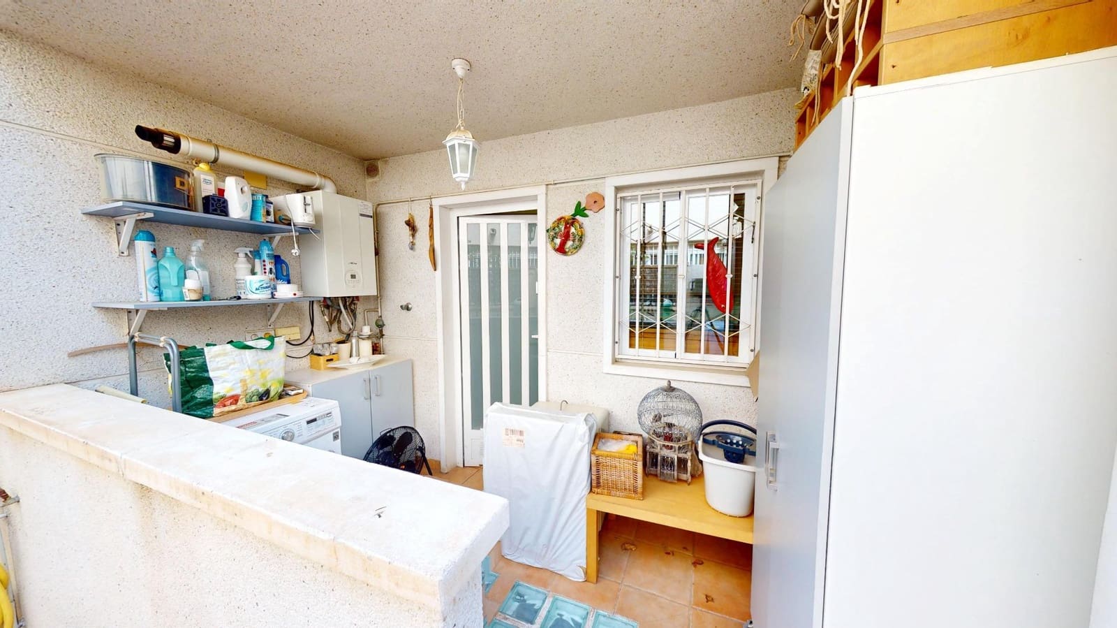 3 soveværelse Rækkehus til leje i Alicante by med swimmingpool garage - € 1.950 (Ref: 9583356)