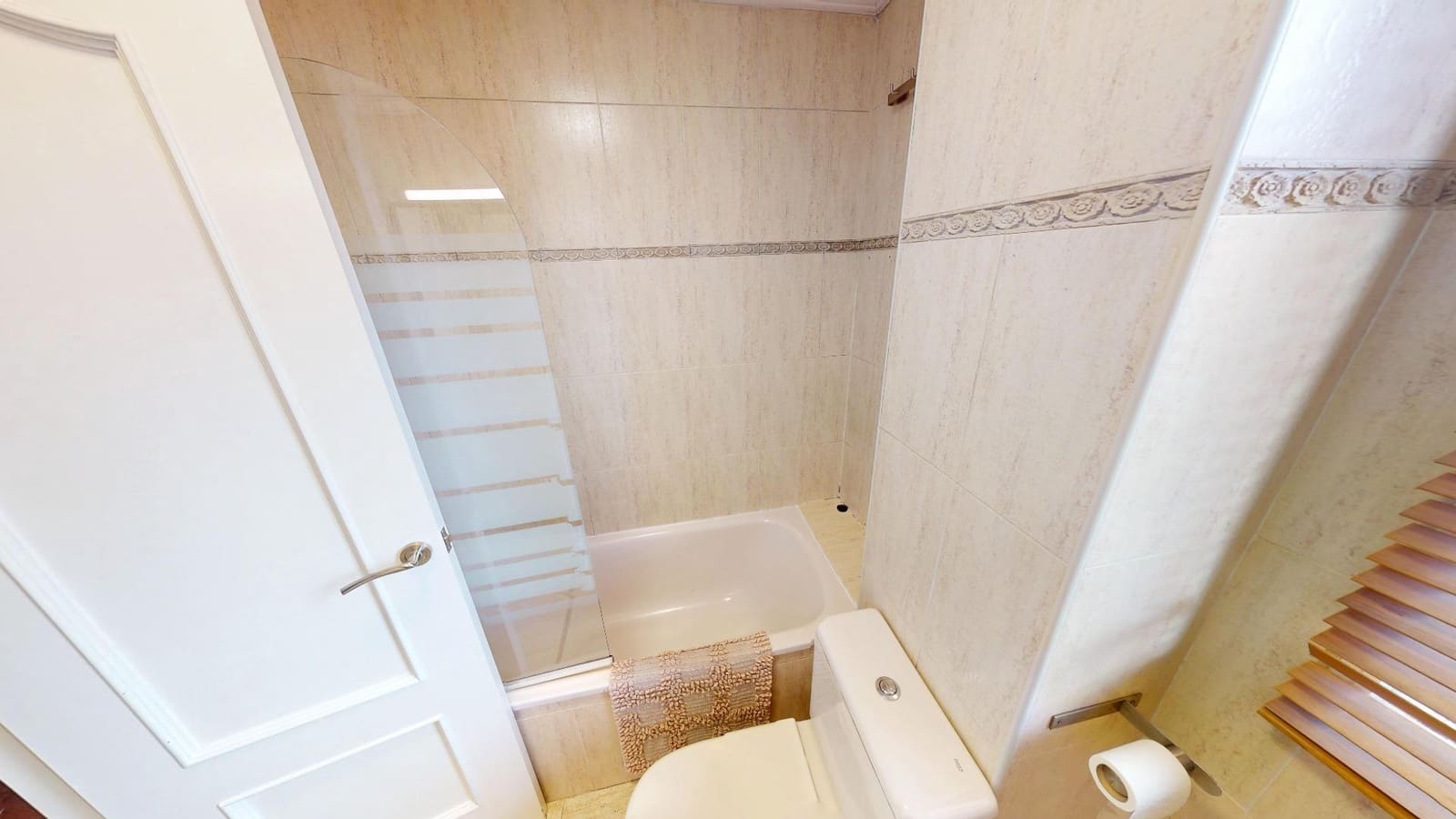 3 soveværelse Rækkehus til leje i Alicante by med swimmingpool garage - € 1.950 (Ref: 9583356)