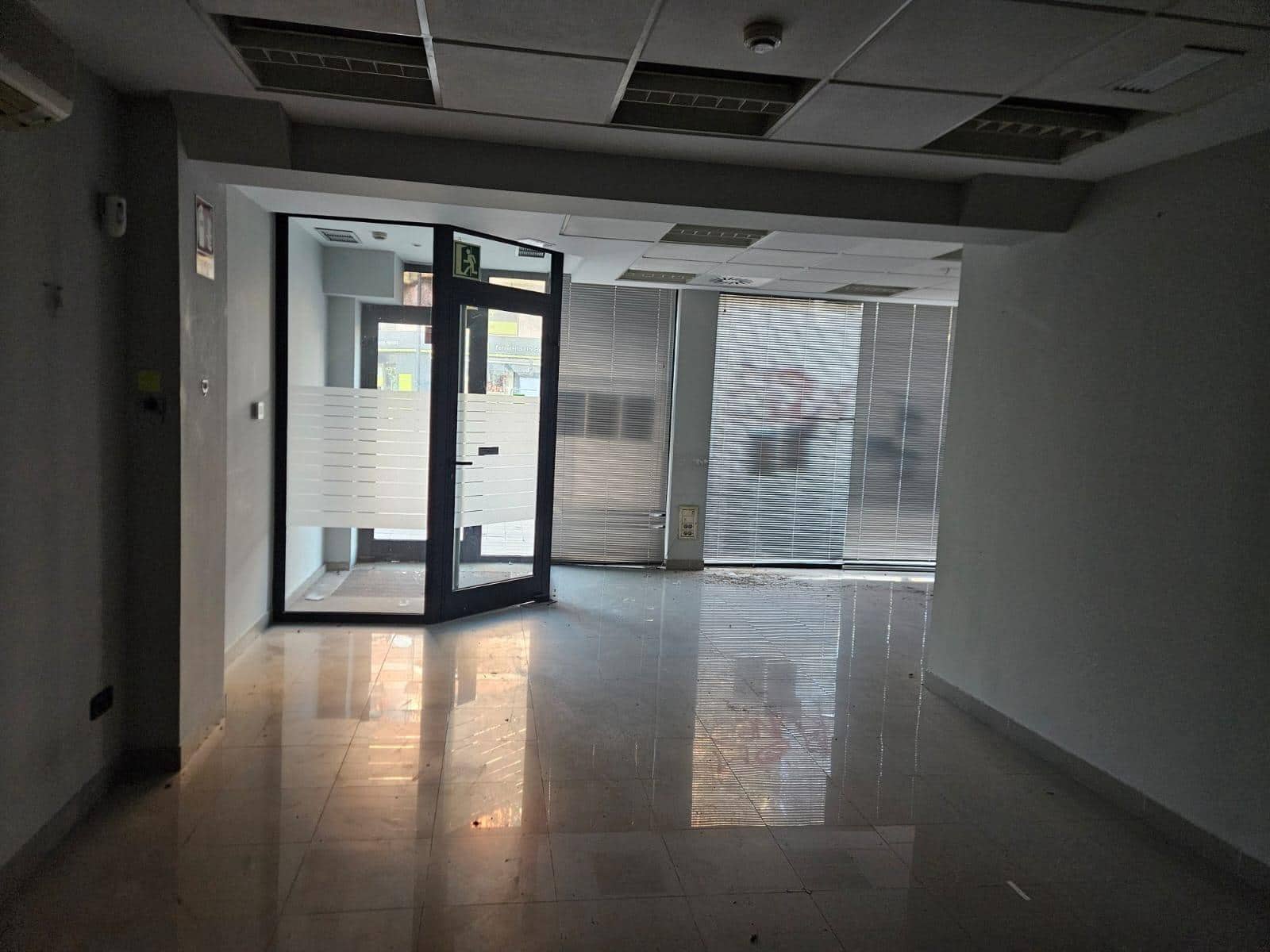 Local Commercial à vendre à Alicante ville - 240 000 € (Ref: 9583374)