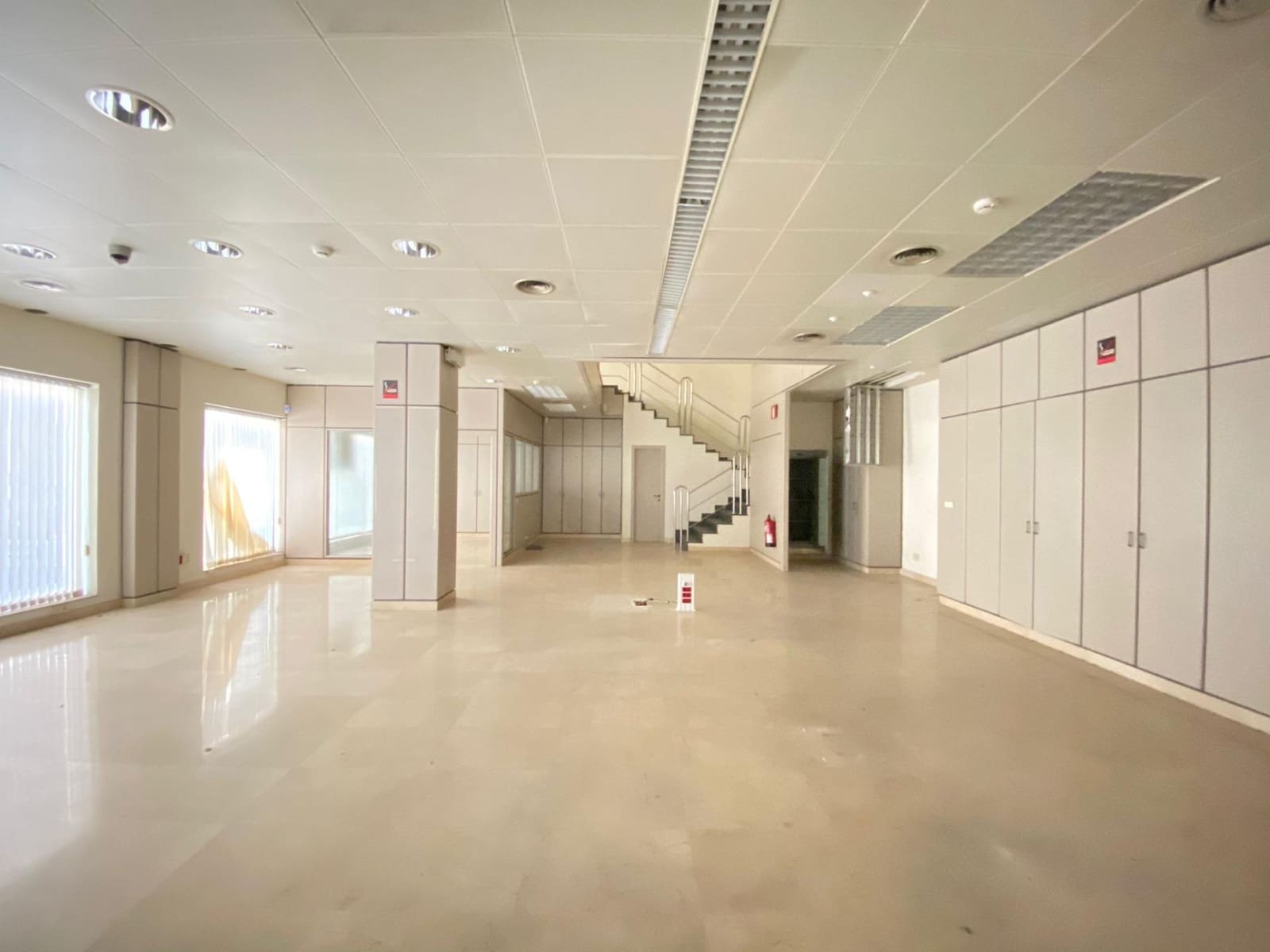 Comercial para venda em Alicante cidade - 372 600 € (Ref: 9583376)