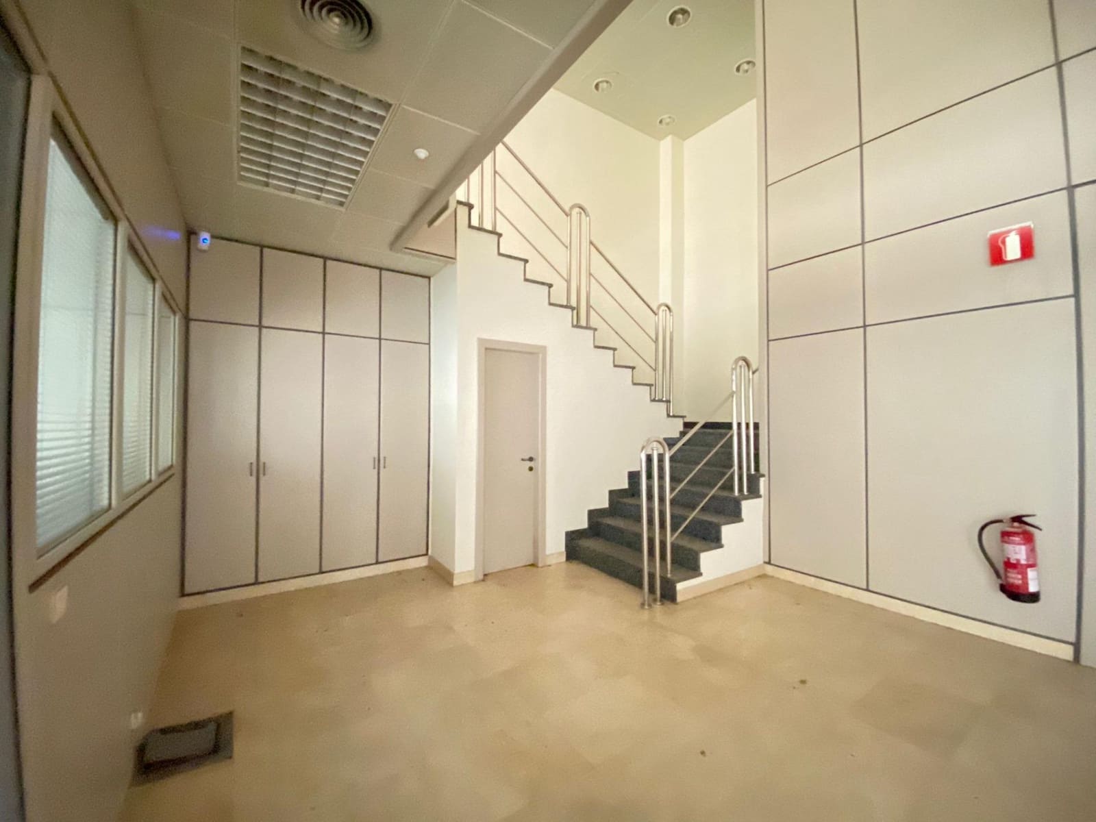 Comercial para venda em Alicante cidade - 372 600 € (Ref: 9583376)