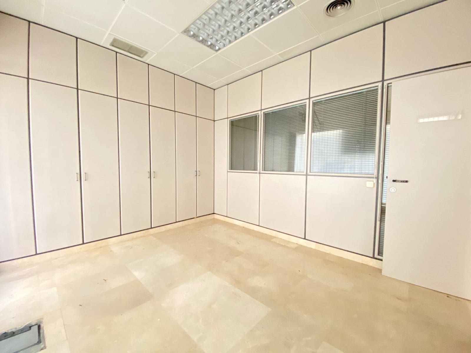 Comercial para venda em Alicante cidade - 372 600 € (Ref: 9583376)