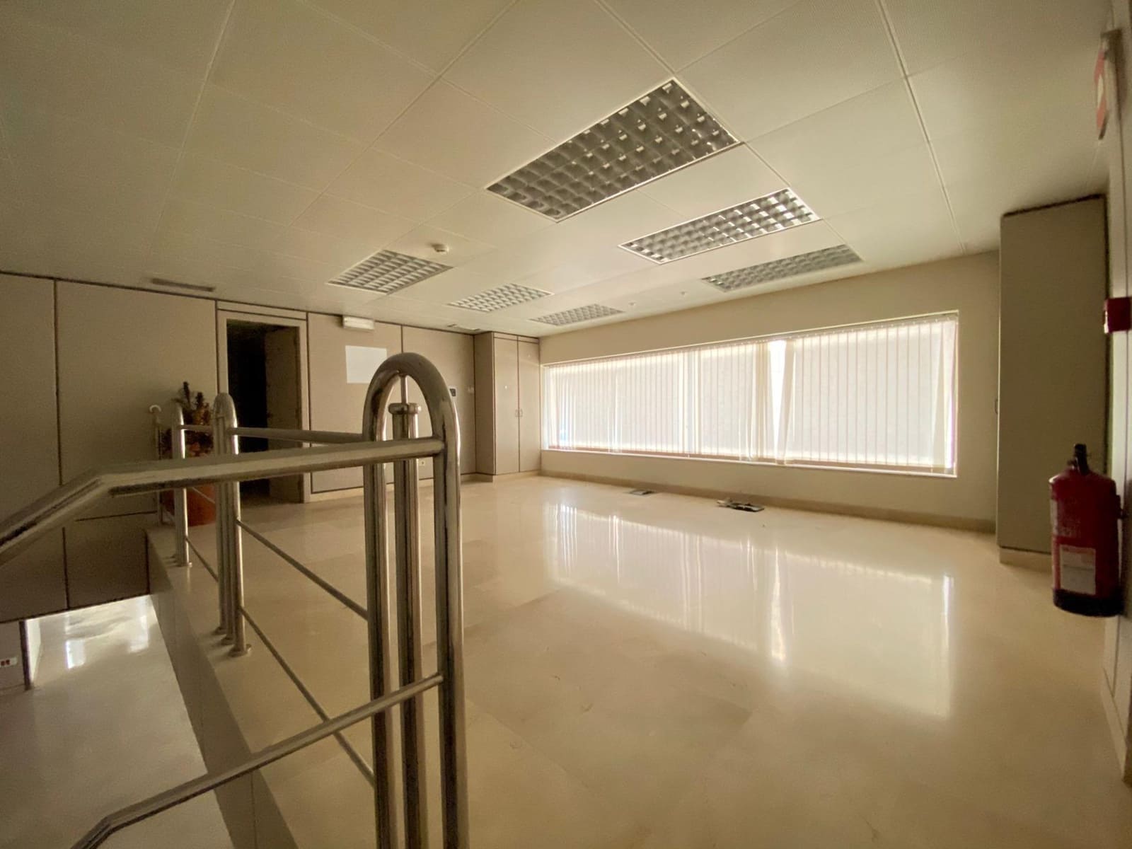 Comercial para venda em Alicante cidade - 372 600 € (Ref: 9583376)