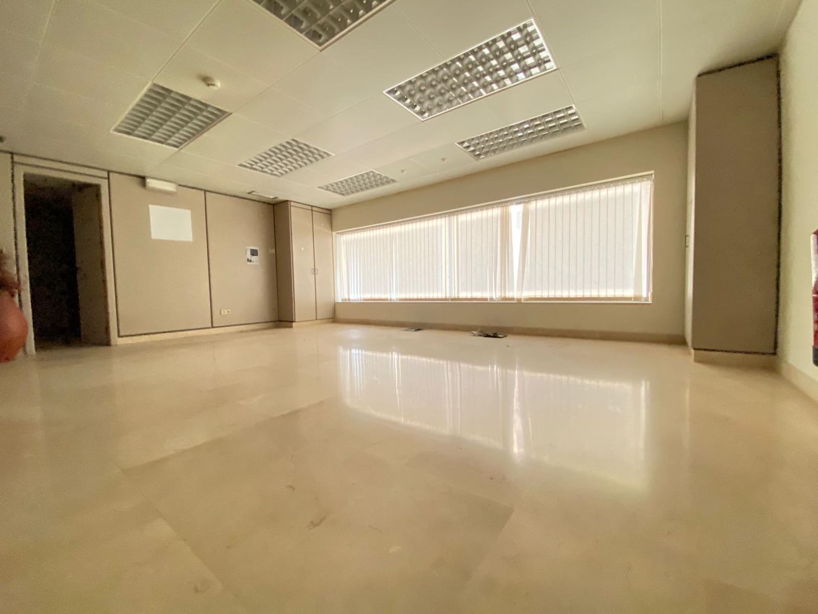 Comercial para venda em Alicante cidade - 372 600 € (Ref: 9583376)