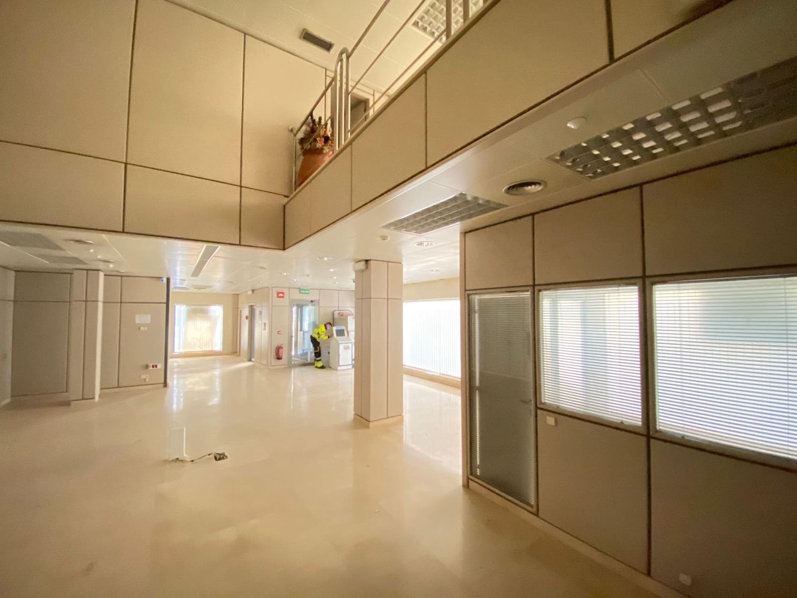 Comercial para venda em Alicante cidade - 372 600 € (Ref: 9583376)