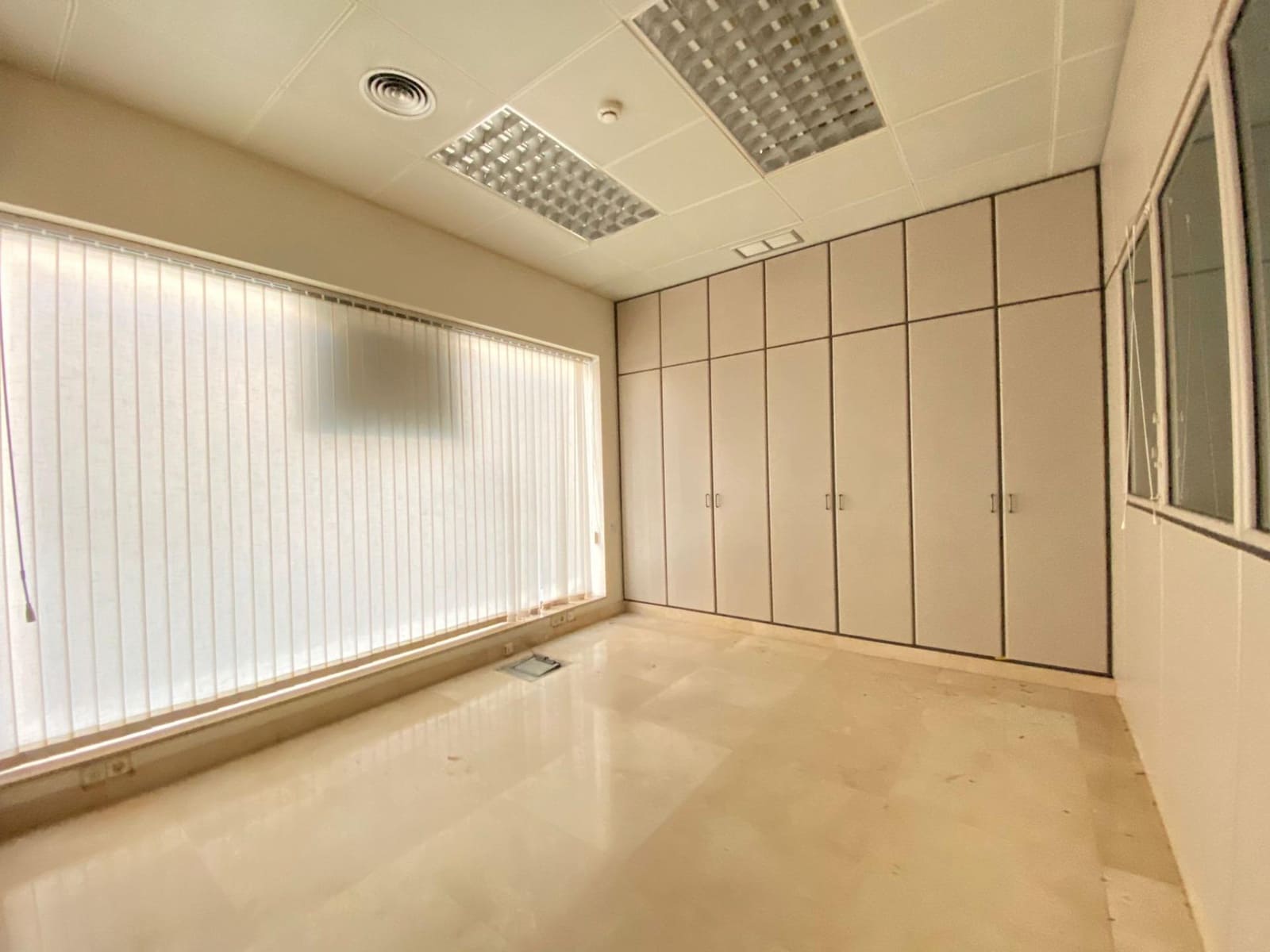 Comercial para venda em Alicante cidade - 372 600 € (Ref: 9583376)