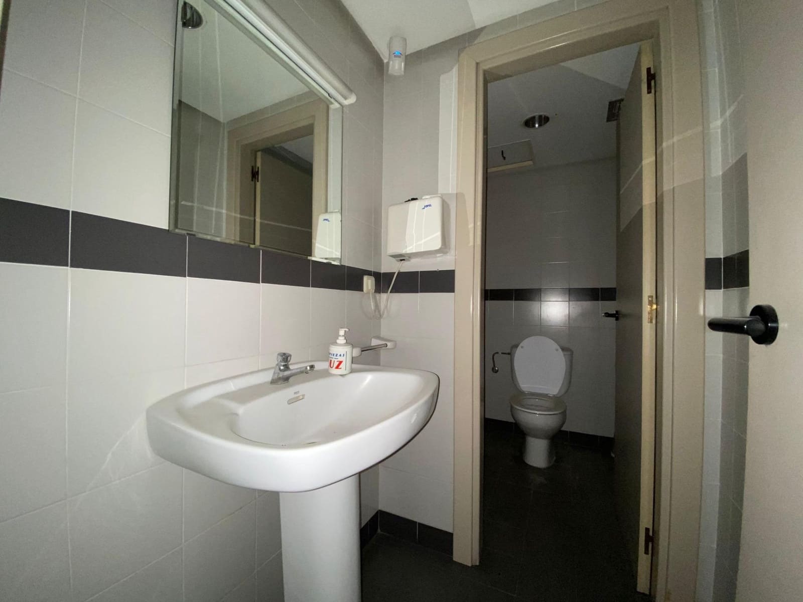 Comercial para venda em Alicante cidade - 372 600 € (Ref: 9583376)