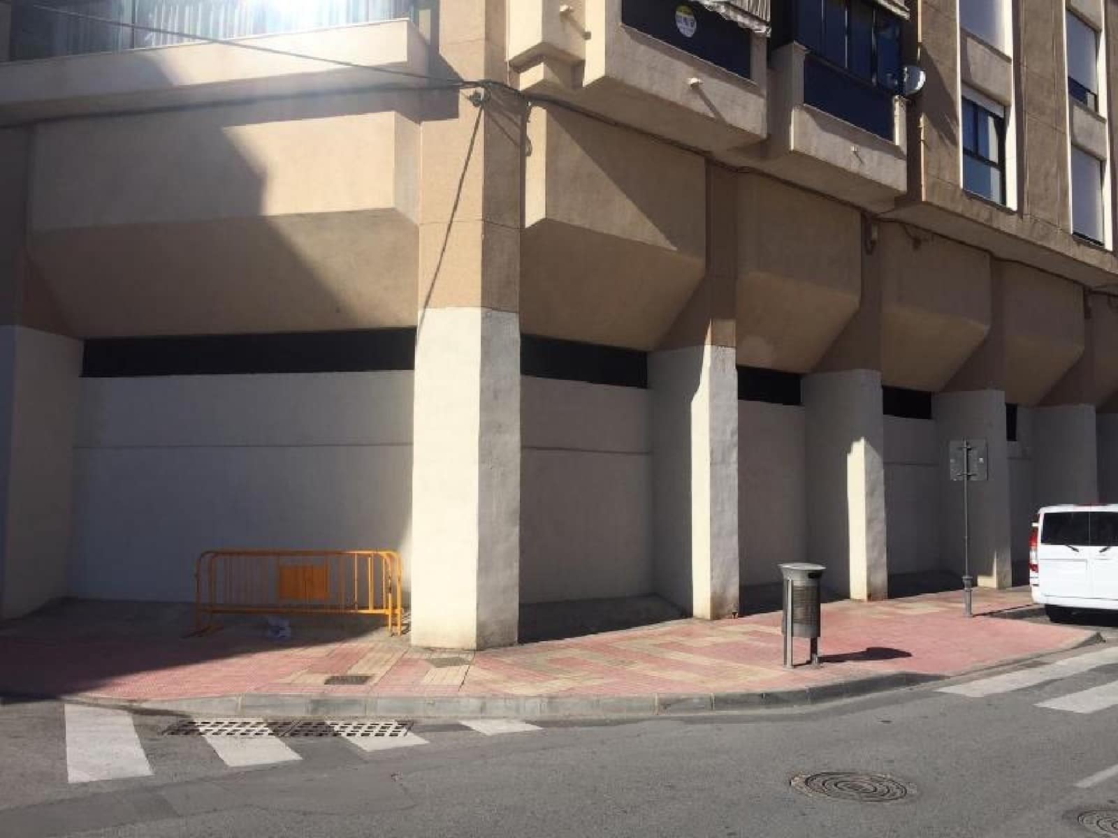 Kaupallinen myytävänä paikassa El Campello - 1 182 000 € (Ref: 9583379)