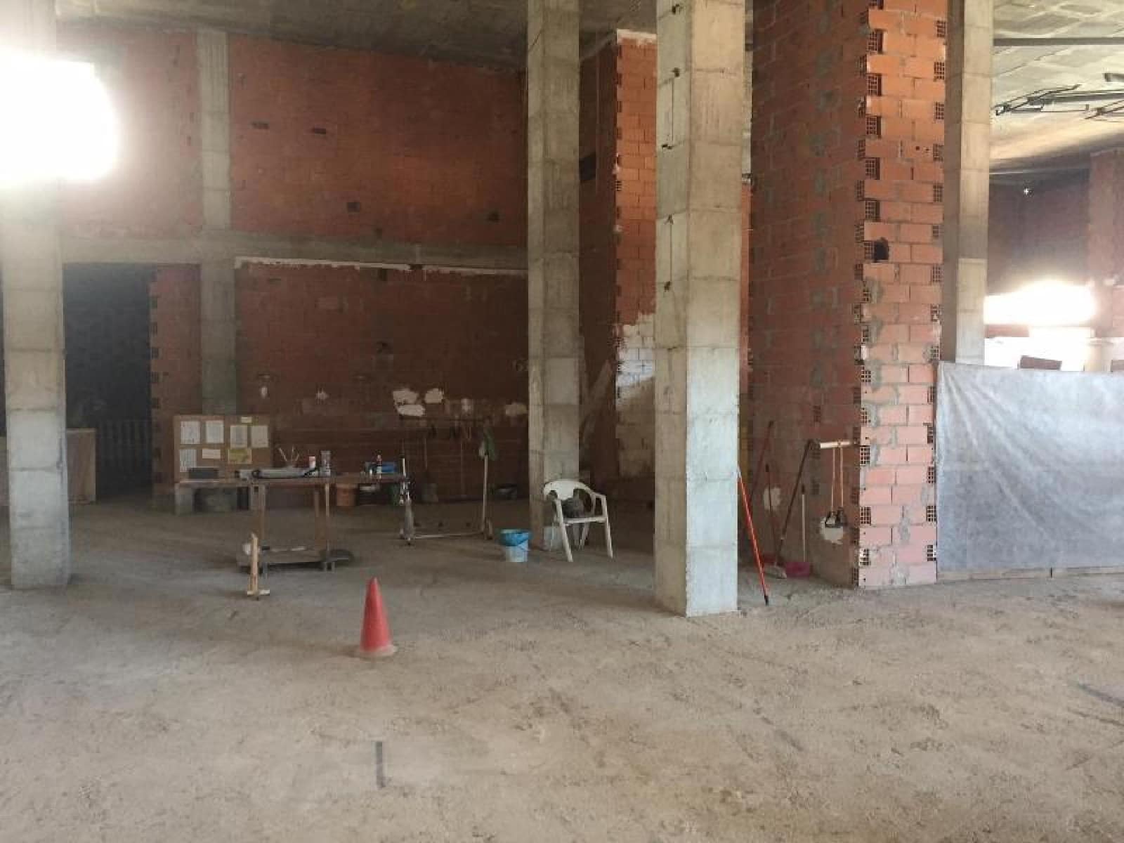 Kaupallinen myytävänä paikassa El Campello - 1 182 000 € (Ref: 9583379)