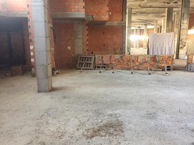 Kaupallinen myytävänä paikassa El Campello - 1 182 000 € (Ref: 9583379)