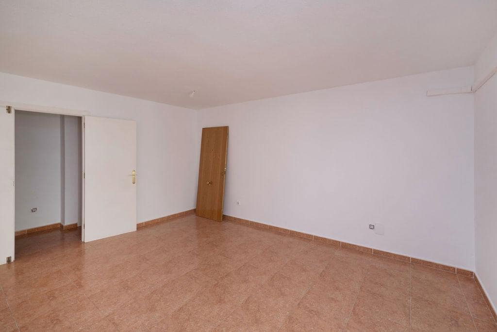 3 bedroom Flat for sale in San Vicente / Sant Vicent del Raspeig - € 195,000 (Ref: 9583380)