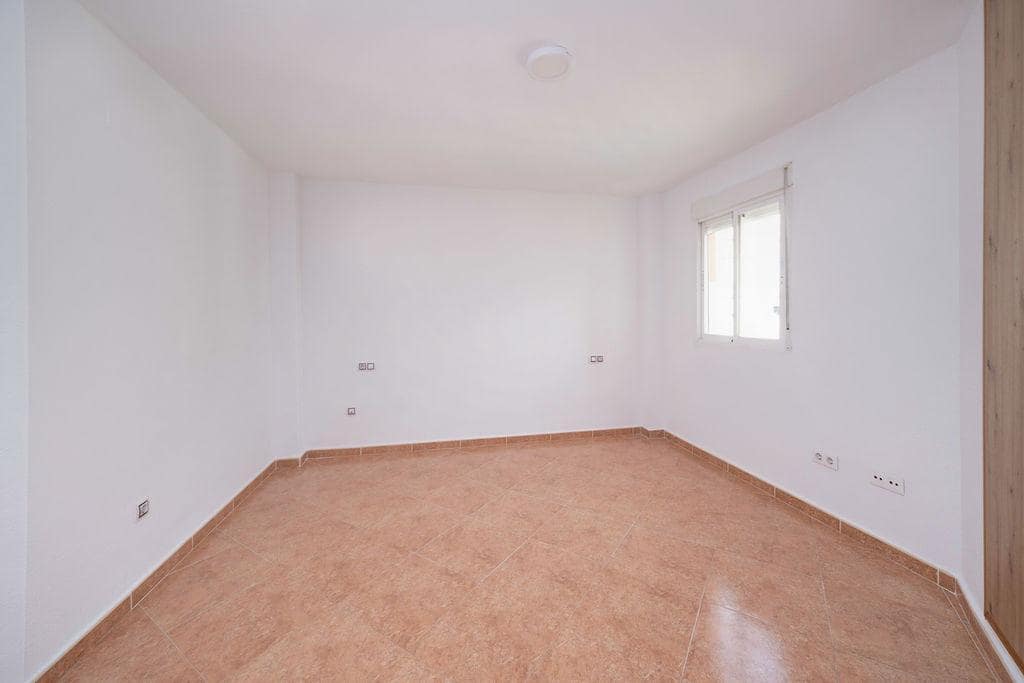 3 bedroom Flat for sale in San Vicente / Sant Vicent del Raspeig - € 195,000 (Ref: 9583380)