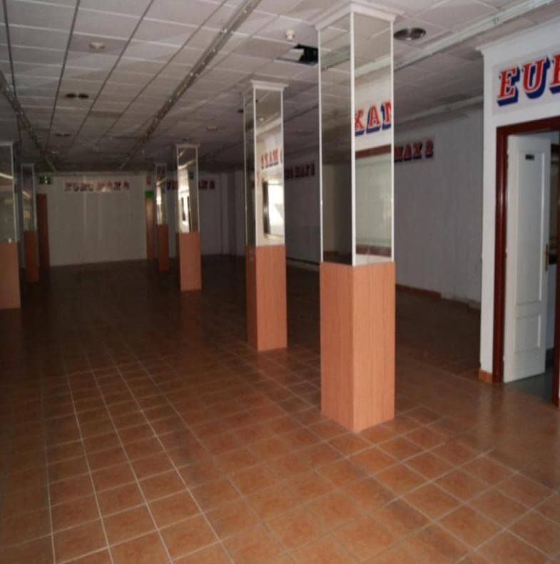 Commercial for sale in Torrevieja - € 1,200,000 (Ref: 9583407)