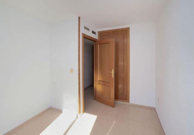 3 slaapkamer Flat te koop in Alicante stad met zwembad - € 280.000 (Ref: 9629951)