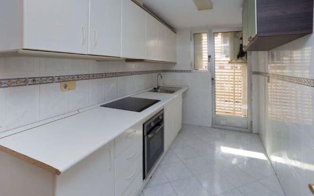 3 slaapkamer Flat te koop in Alicante stad met zwembad - € 280.000 (Ref: 9629951)